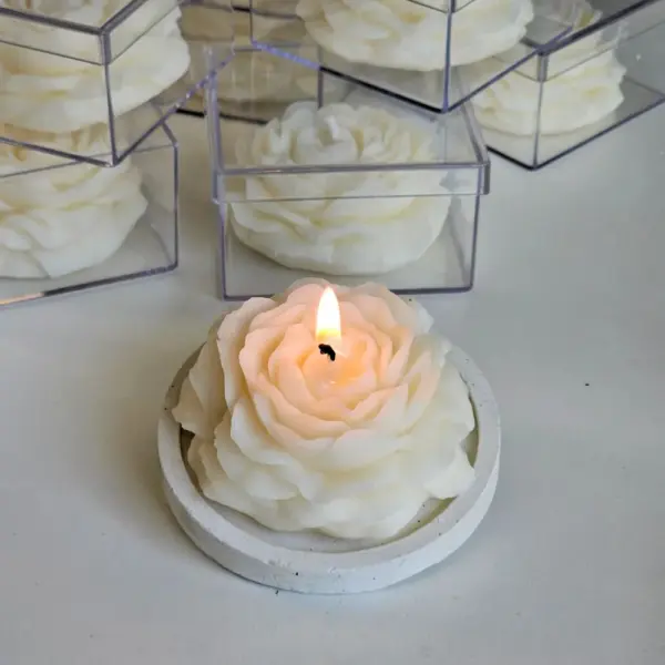 Vela Perfumada Rosa com Caixinha de acrílico Dia da Mulher - Image 3