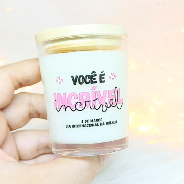 Lembrancinha Vela Perfumada T. Madeira Dia da Mulher